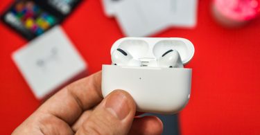 How To Turn On Airpods Without Case